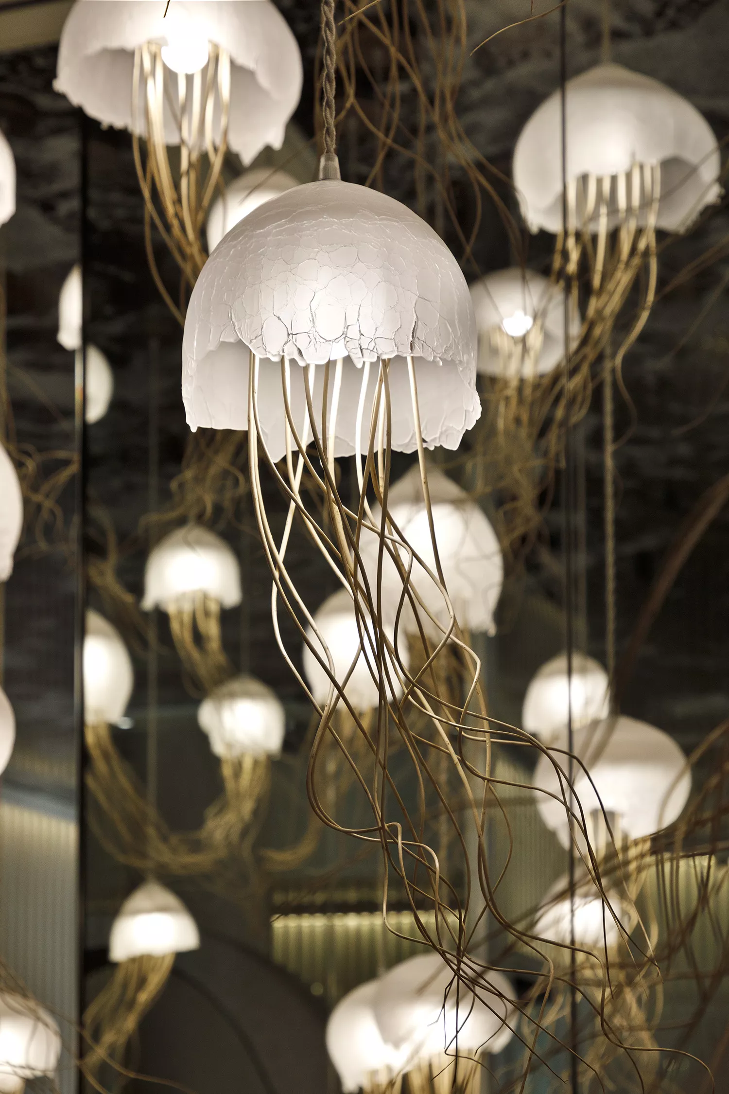 Meduse En apesanteur Lustre Florence Lemoine luminaire verre soufflé sur mesure bespoke project hand blown glass