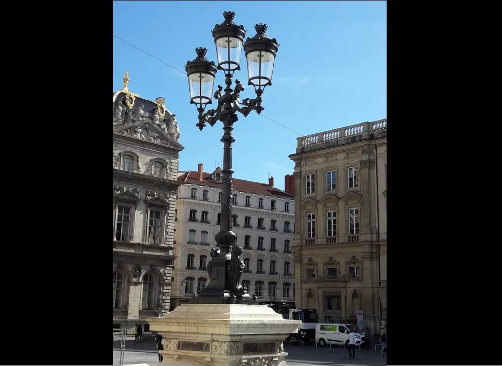 Candélabre de la Fontaine Bartholdi à Lyon