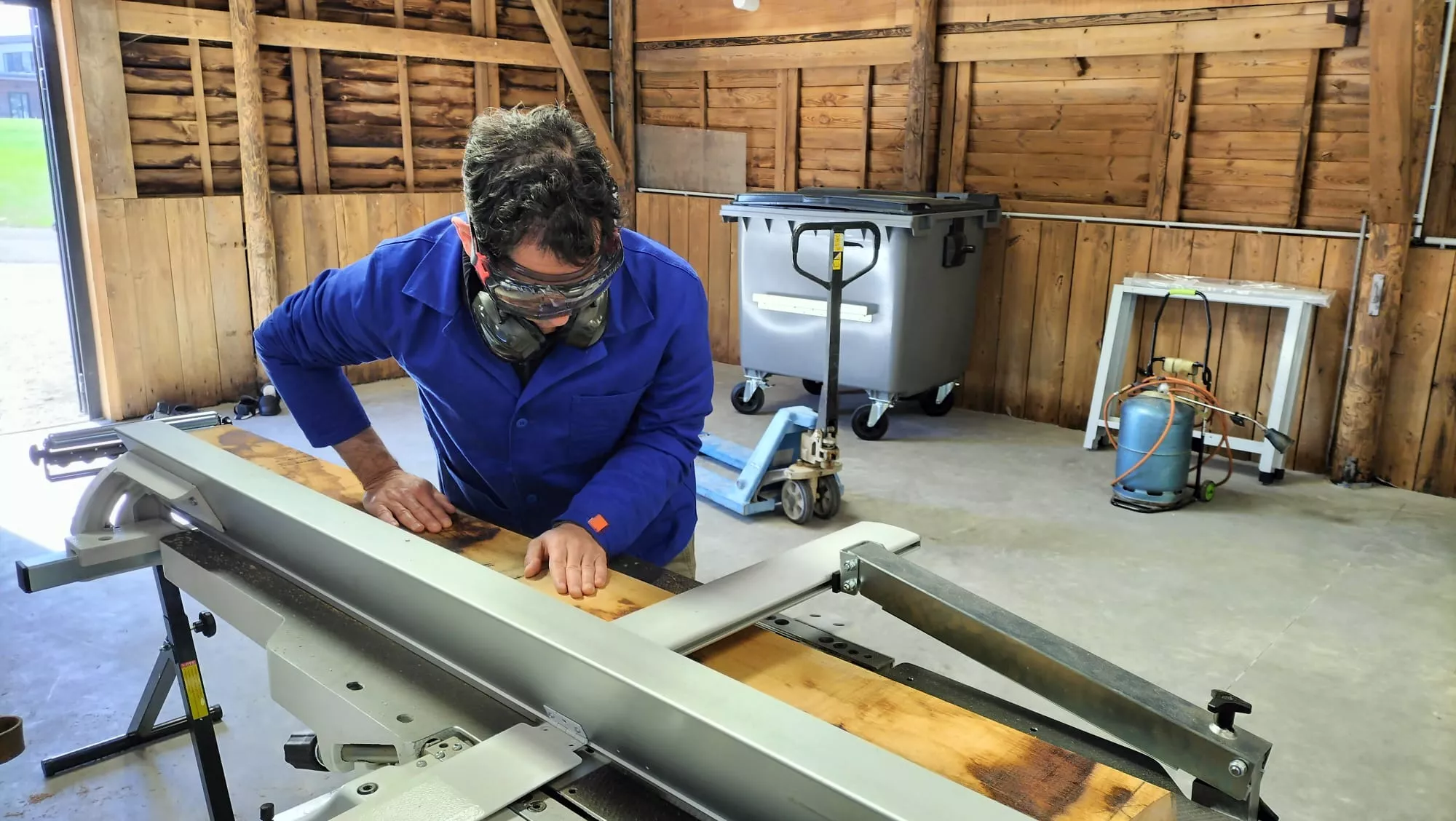 Activité dans l'atelier bois