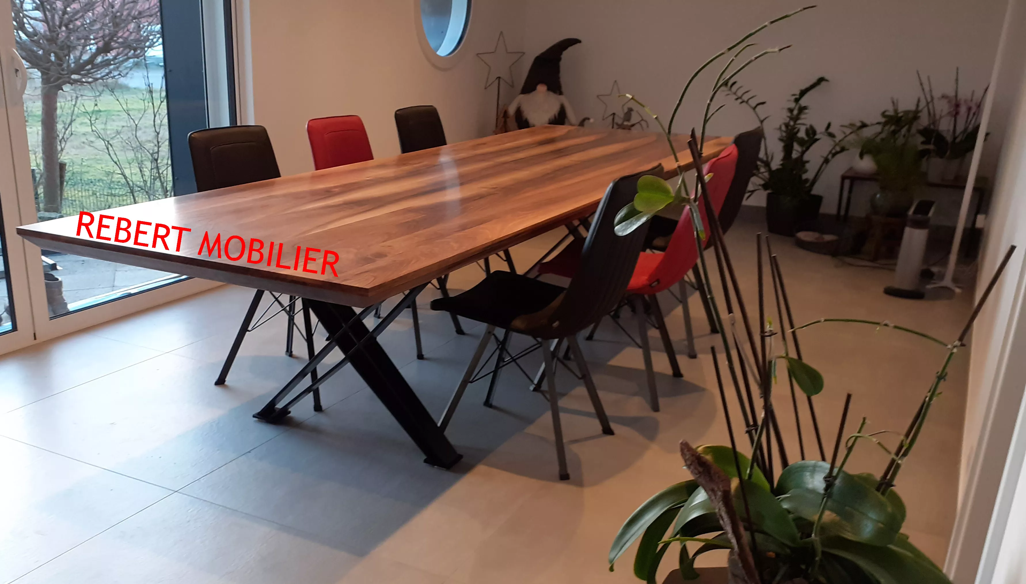 Table monobloc en noyer de 3.50 m par 1.10m de large