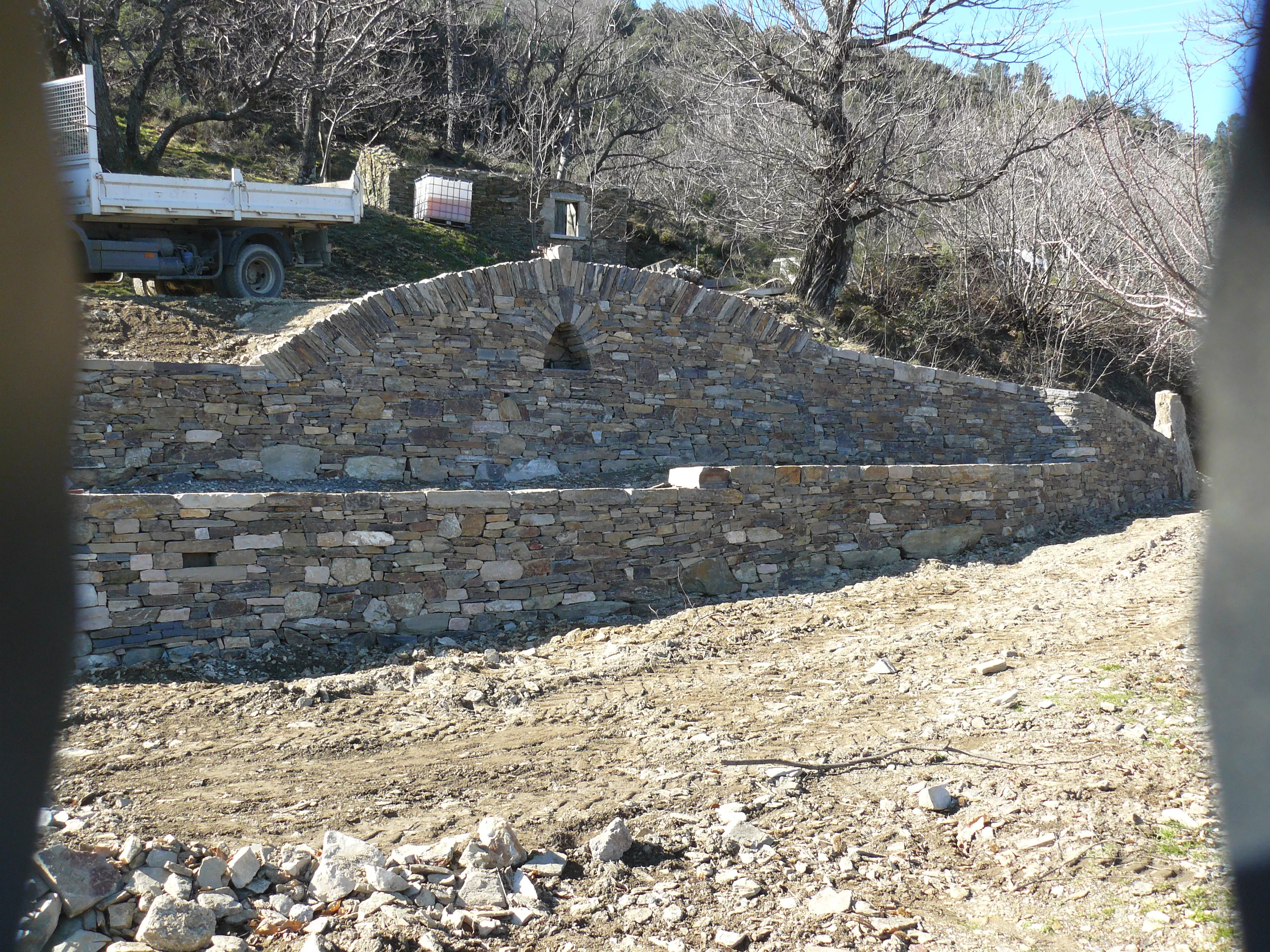 mur de soutènement, niche nubienne, courronnement chainette inversée