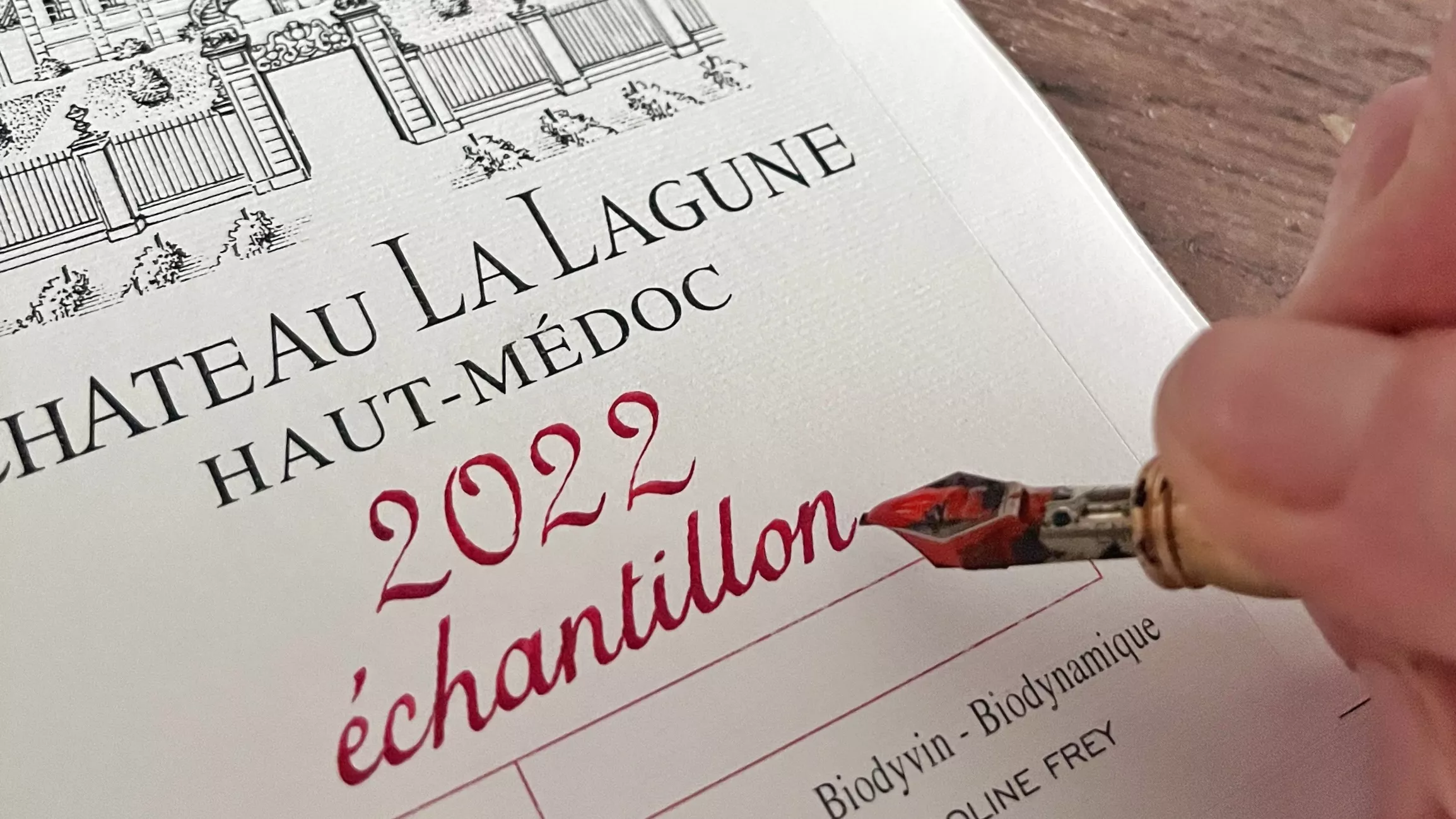 NOÉMIE KEREN LA CALLIGRAPHE BORDEAUX étiquette de vin calligraphie bâtarde