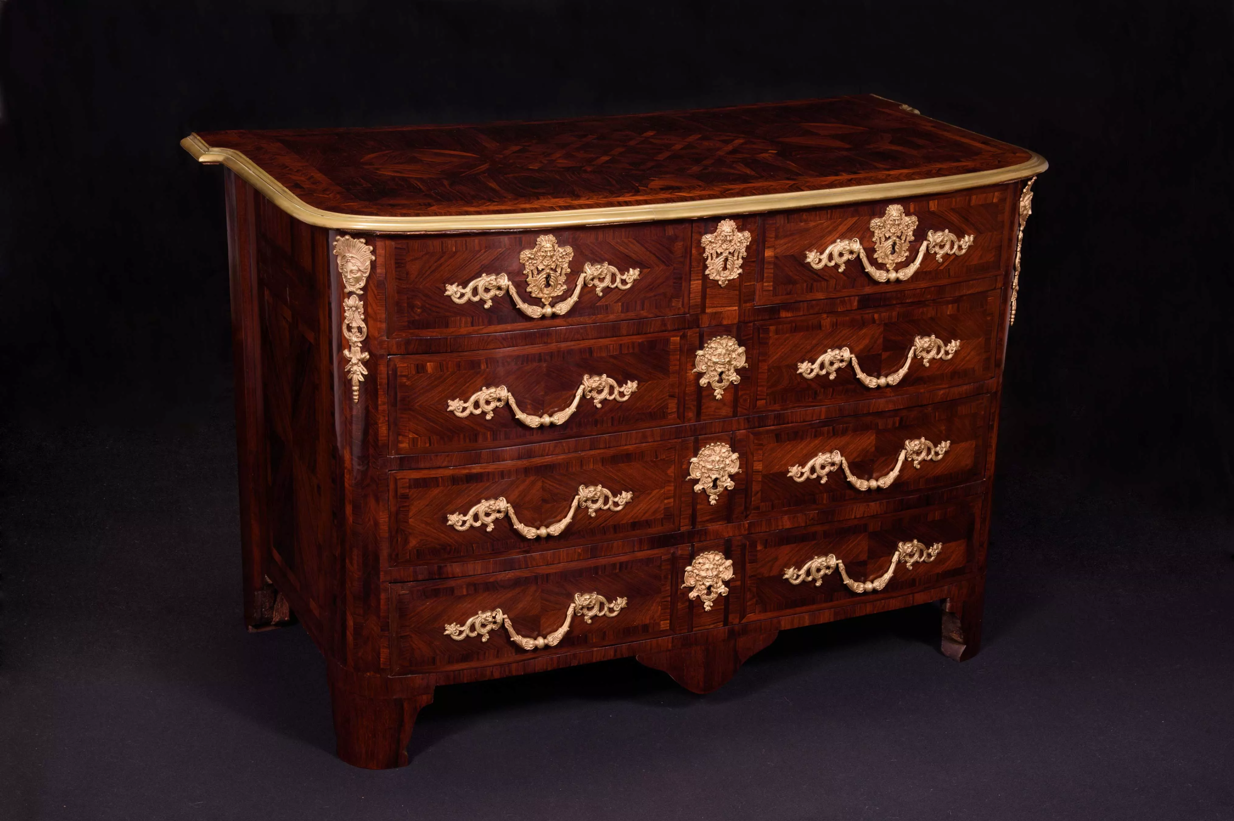 Commode en marqueterie de palissandre