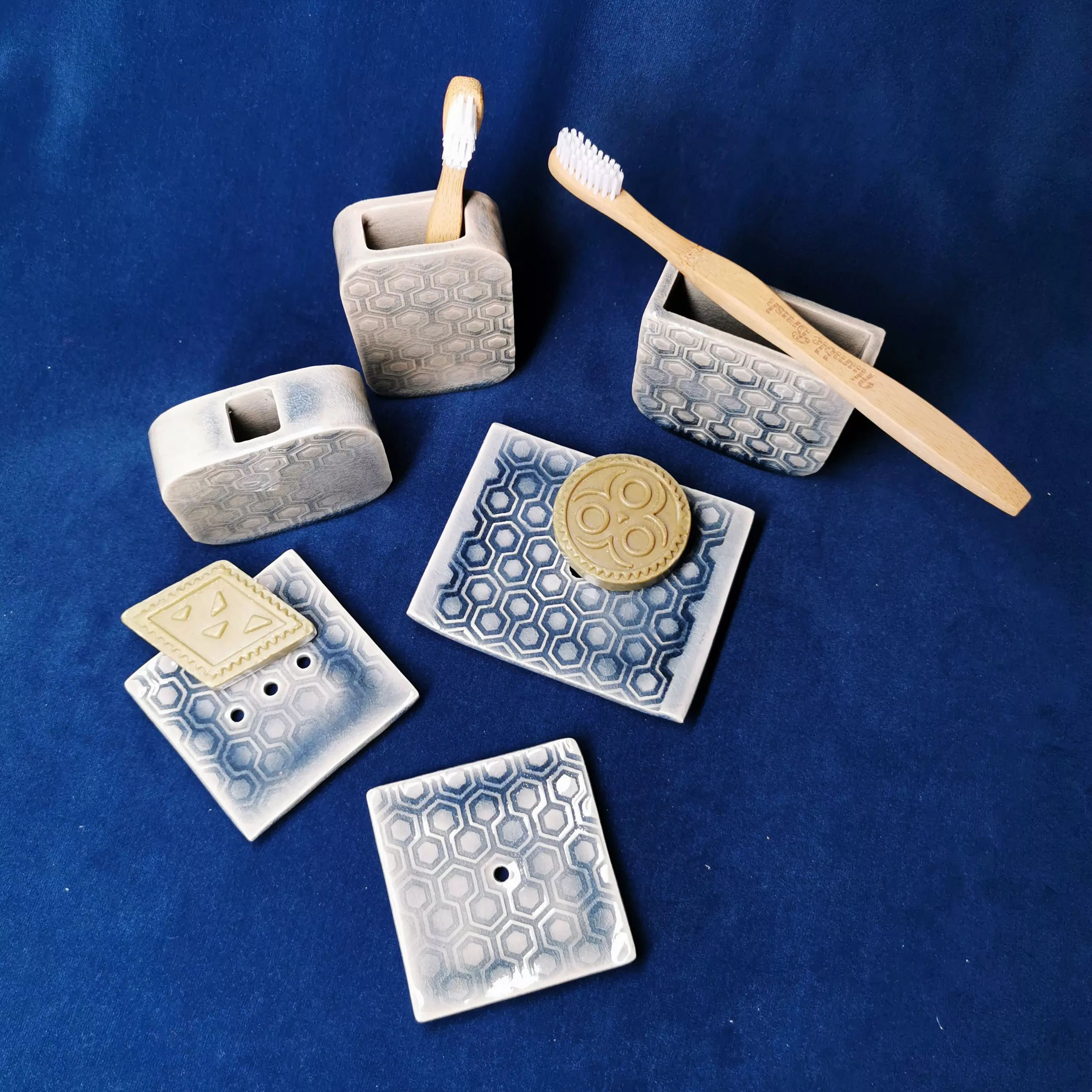Saskia Lauth, accessoires de salle de bain en faïence 