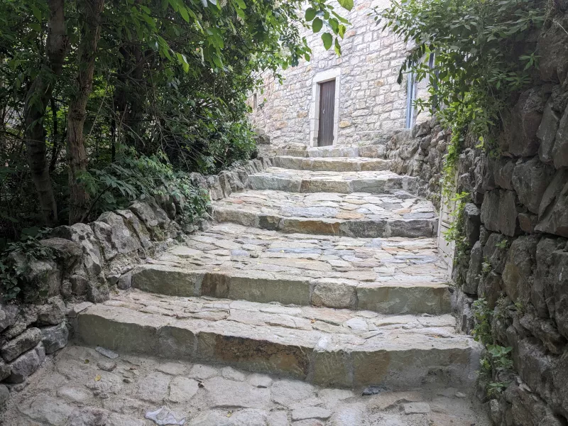 Escalier en pierre naturelle, grès 