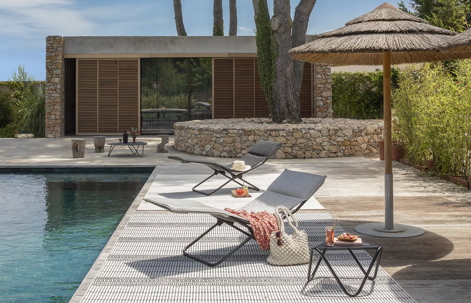 Depuis 1954 LAFUMA MOBILIER conçoit, développe et fabrique du mobilier outdoor en métal et en textile pour tous les moments de détente. Durabilité, confort et style sont les valeurs communes à toutes les créations de la marque. S’appuyant sur un savoir-faire français unique et un sens de l’innovation pointu, LAFUMA MOBILIER continue à séduire les amateurs de bien-être.