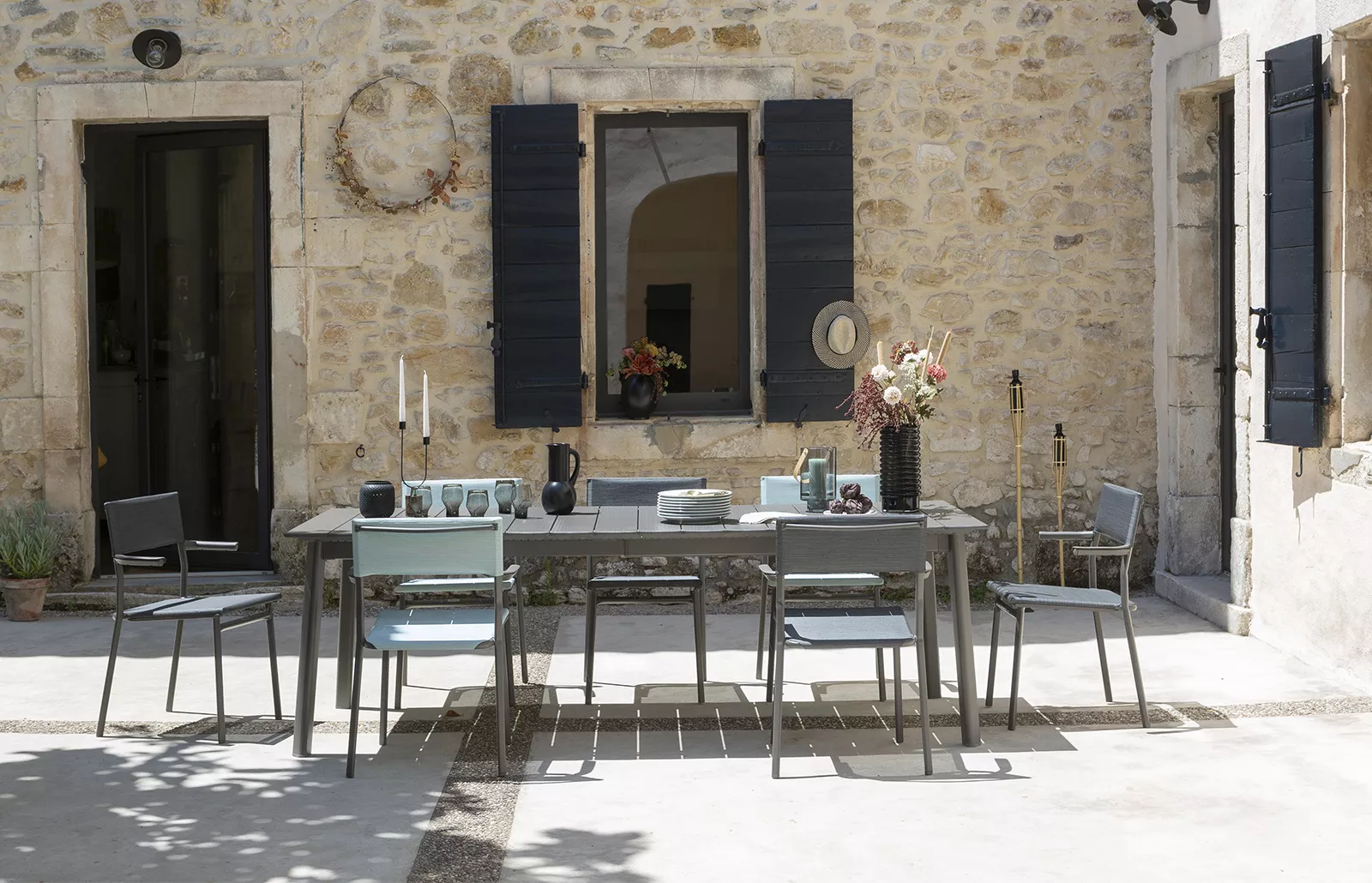 Depuis 1954 LAFUMA MOBILIER conçoit, développe et fabrique du mobilier outdoor en métal et en textile pour tous les moments de détente. Durabilité, confort et style sont les valeurs communes à toutes les créations de la marque. S’appuyant sur un savoir-faire français unique et un sens de l’innovation pointu, LAFUMA MOBILIER continue à séduire les amateurs de bien-être.