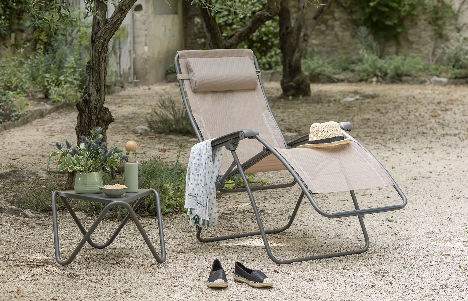 Depuis 1954 LAFUMA MOBILIER conçoit, développe et fabrique du mobilier outdoor en métal et en textile pour tous les moments de détente. Durabilité, confort et style sont les valeurs communes à toutes les créations de la marque. S’appuyant sur un savoir-faire français unique et un sens de l’innovation pointu, LAFUMA MOBILIER continue à séduire les amateurs de bien-être.