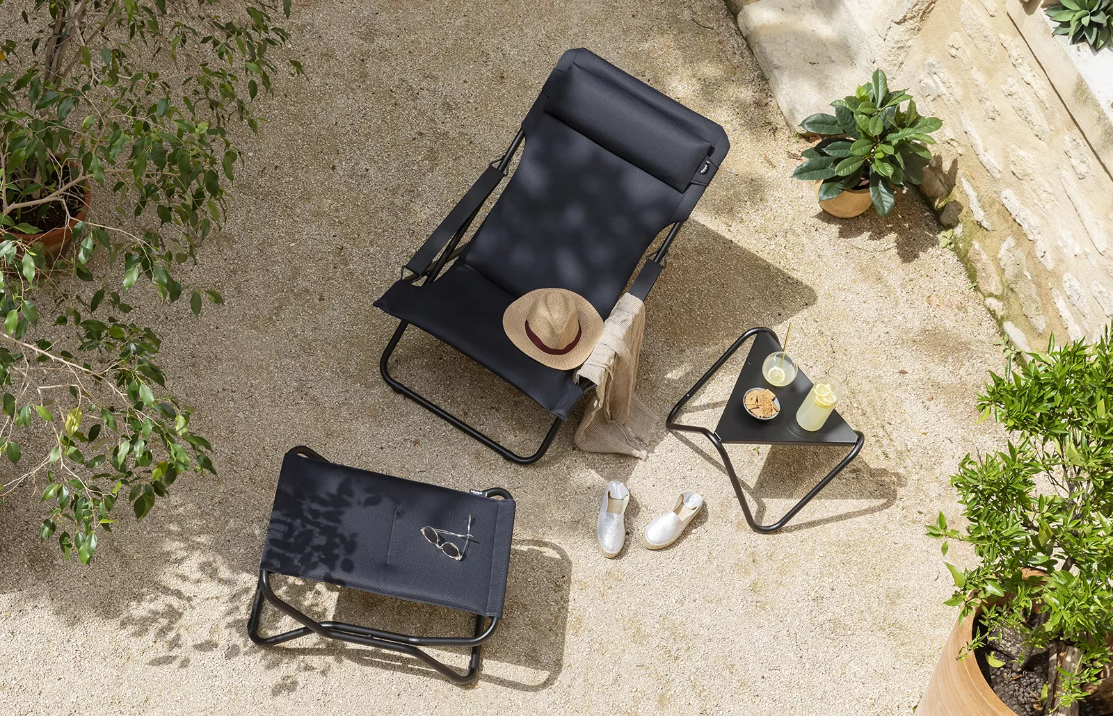 Depuis 1954 LAFUMA MOBILIER conçoit, développe et fabrique du mobilier outdoor en métal et en textile pour tous les moments de détente. Durabilité, confort et style sont les valeurs communes à toutes les créations de la marque. S’appuyant sur un savoir-faire français unique et un sens de l’innovation pointu, LAFUMA MOBILIER continue à séduire les amateurs de bien-être.