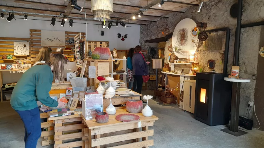 Entrée boutique le Hang'Art à Serres