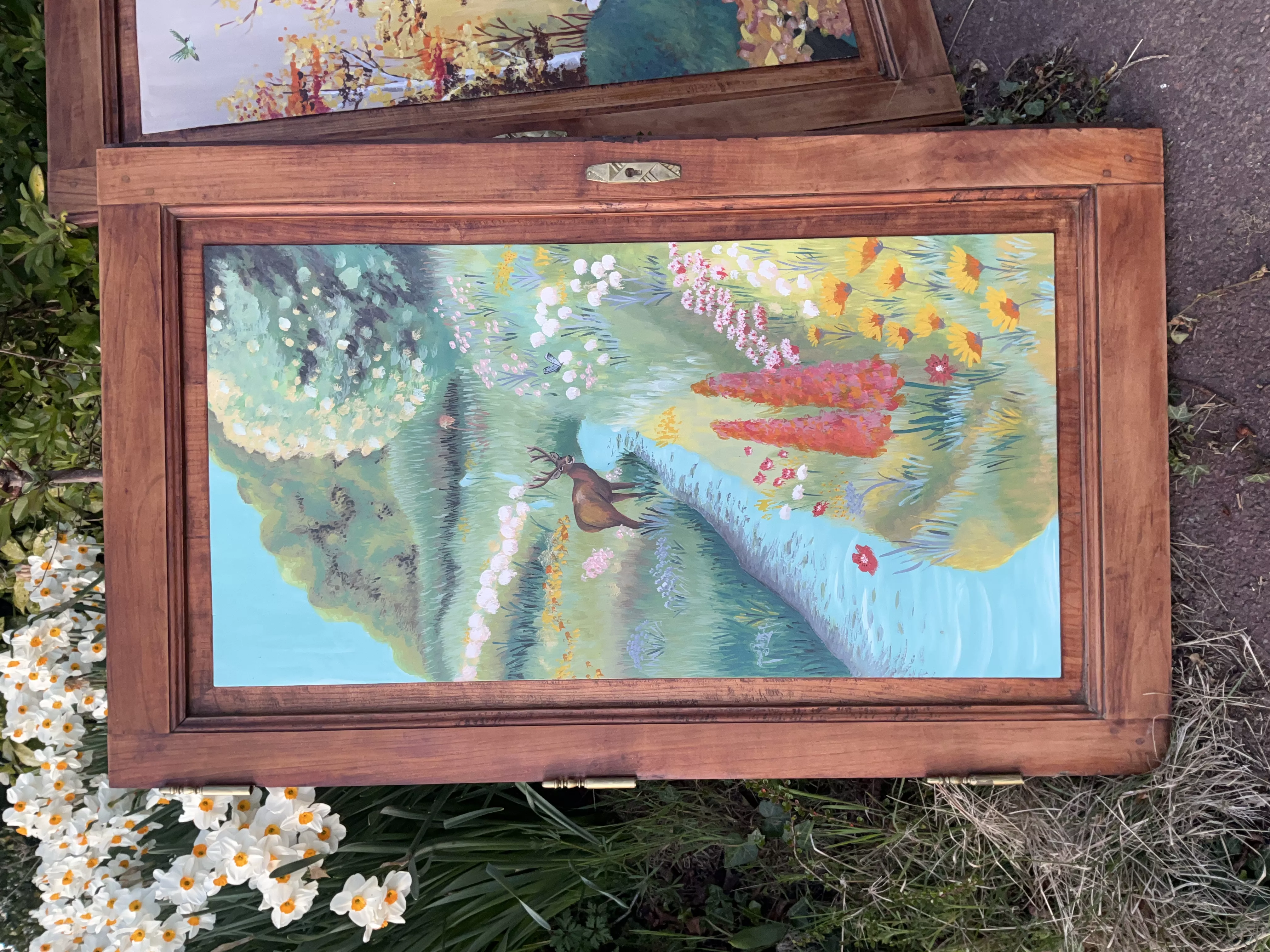 Peinture sur porte de placard en chêne représentant un cerf au milieu d'une prairie bucolique et fleurie