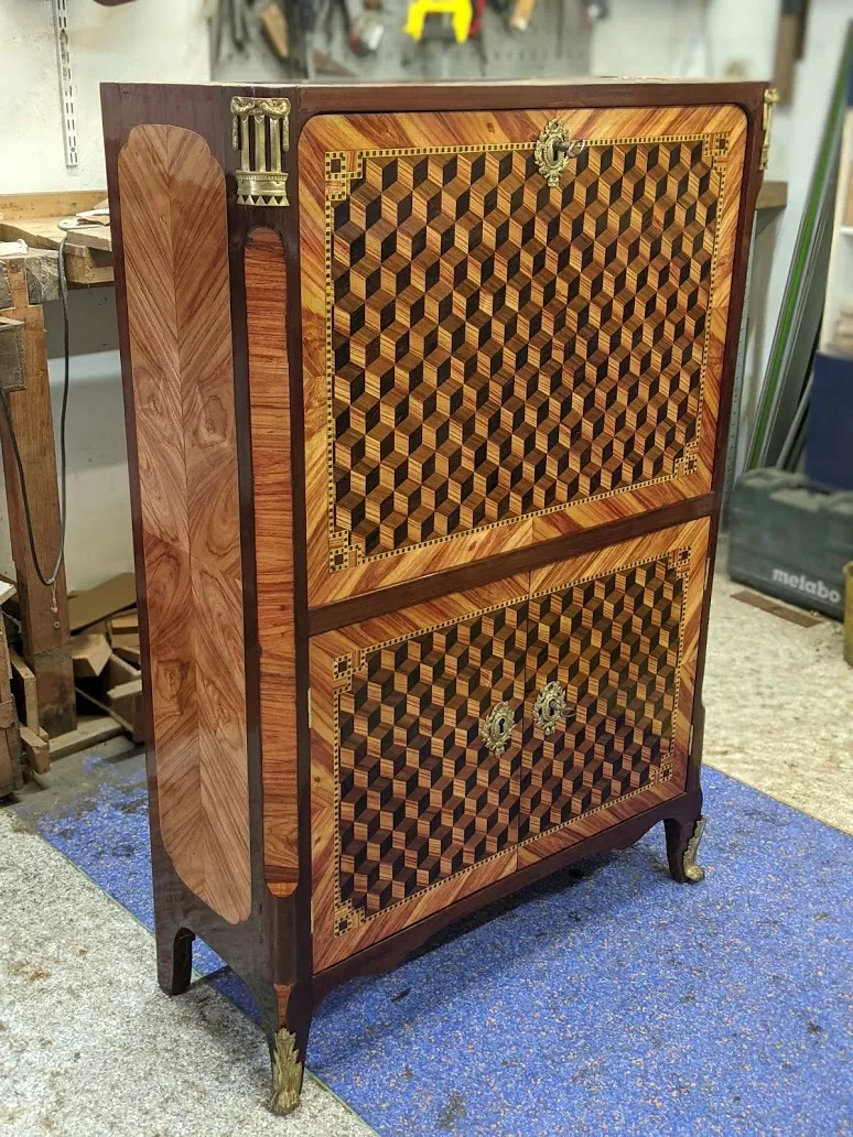 Secretaire en marqueterie cubes sans fond