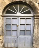 Restauration dune porte pour un hall classé en Avignon 