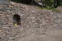 Mur de soutènement en pierre sèche, schiste