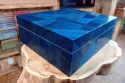 Boite à cigare relookée avec de la marqueterie de paille bleue