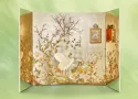 ÉMERGENCE est un paravent d’exception mêlant marqueterie, miroirs, sculptures et horlogerie ancienne, révélant une œuvre d’art totale où le temps s’inscrit dans une scénographie poétique et raffinée.