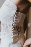 Robe de mariée Haute couture détail dentelle de Calais